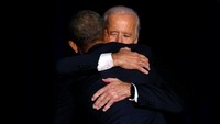 Sejak awal pencalonannya sebagai capres, mantan Presiden Barack Obama berulang kali menyatakan dukungan hingga menyebutnya sebagai seorang saudara. Obama juga terlibat dalam sejumlah kampanye hingga menjadi salah satu kunci kemenangan Biden. REUTERS/Jonathan Ernst  