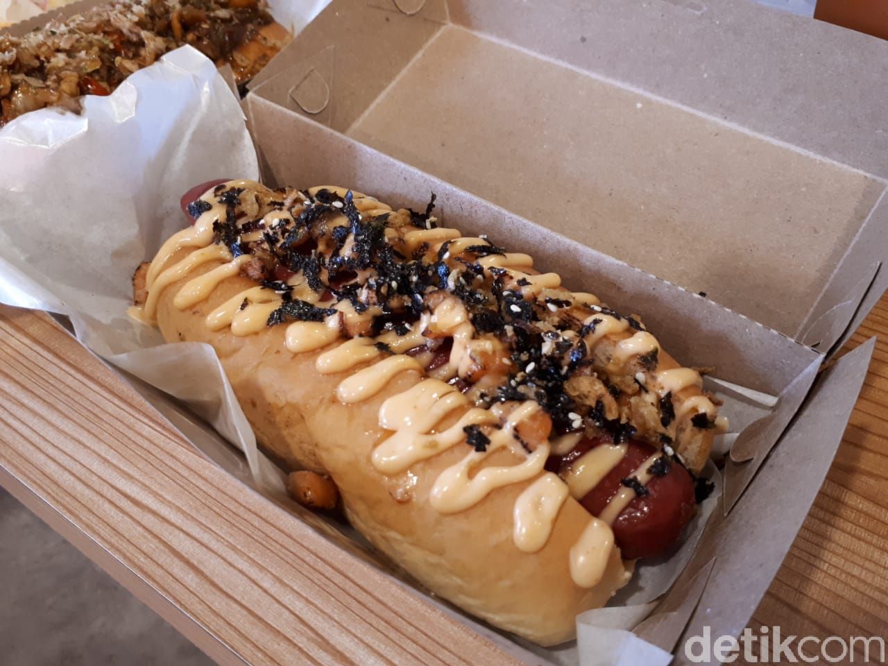 Snag and Shakes: Cicip Hot Dog Topping Nasi Gila di Gerai Giorgino Abraham