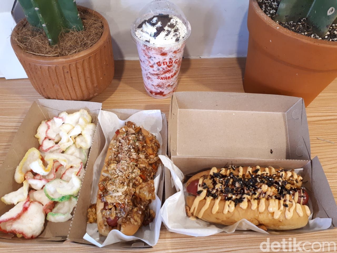 Snag and Shakes: Cicip Hot Dog Topping Nasi Gila di Gerai Giorgino Abraham