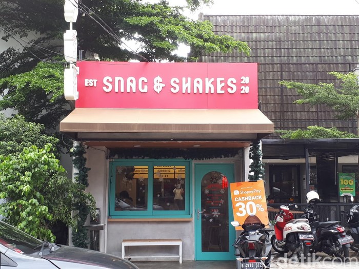 Snag and Shakes: Cicip Hot Dog Topping Nasi Gila di Gerai Giorgino Abraham Snag and Shakes: Cicip Hot Dog Topping Nasi Gila di Gerai Giorgino Abraham