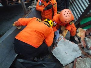 Basarnas Mamuju Terjunkan 4 Regu Evakuasi Korban Gempa