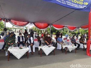 Hari Ini 15 Orang Divaksin COVID-19 di Balai Kota Surabaya