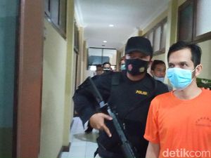 Ditangkap Polisi Karena Narkoba, Vokalis Kapten Kini Berbaju Tahanan
