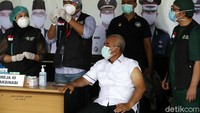 Pelaksanaan vaksinasi digelar di Gate 19 Stadion Patriot Chandrabhaga, Kota Bekasi, pada pukul 10.00 WIB.