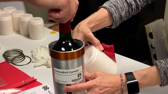 Wine dan Buah Anggur Mendarat Kembali di Bumi Setelah Setahun di Luar Angkasa
