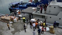 Fakta kelima, Kemensos salurkan bantuan 1,7 miliar. Kementerian Sosial menyalurkan bantuan Rp 1,7 miliar bagi korban gempa di Sulawesi Barat. Bantuan dikirim dengan pesawat Hercules milik TNI AU melalui Bandara Halim Perdanakusuma, Jakarta Timur, Jumat (15/1). ANTARA FOTO/Abriawan Abhe