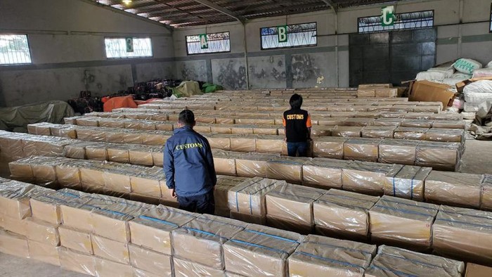 Barang bukti kasus penyelundupan rokok ilegal yang tewaskan pengusaha di Kepri