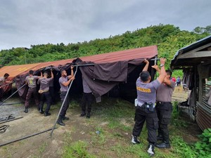 Brimob Polda Sulsel Diterjunkan ke Majene Bantu Korban Gempa Sulbar