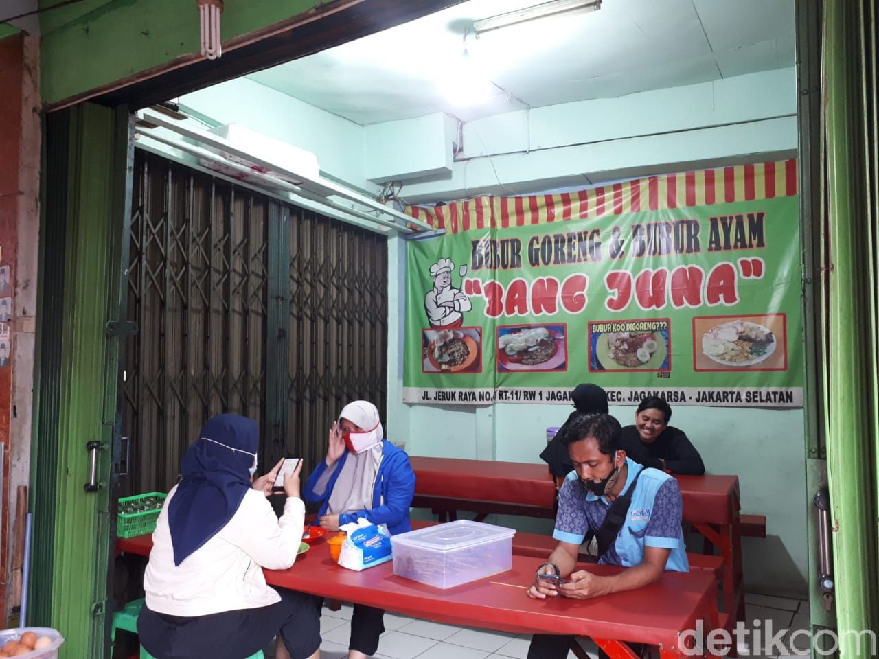 Bubur Goreng Bang Juna yang Unik di Jagakarsa, Jakarta Selatan