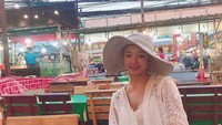 Menilik Instagramnya, Hyoyeon ternyata hobi traveling dan kulineran. Bahkan setiap momen liburannya ia selalu menyempatkan untuk mencicip makanan di sana. Foto: Instagram @hyoyeon_x_x