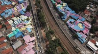 Begini penampakan aerial kampung warna-warni dikawasan Lenteng Agung, Jakarta, Sabtu (16/1/2021).