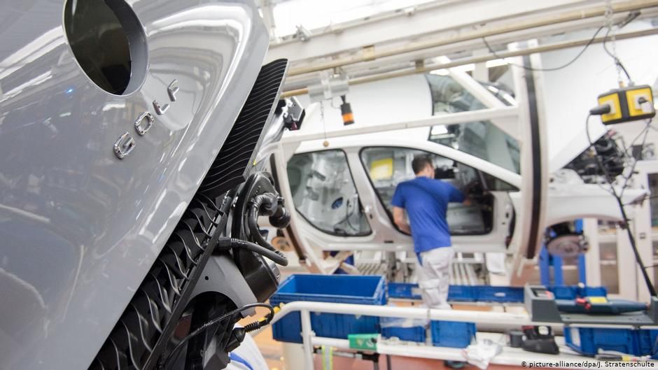 Kelangkaan Chip Semikonduktor Hambat Produksi Mobil Dunia