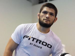 Kisah Khabib Nurmagomedov Tolak Minuman Anggur dari Sir Alex Fergusson