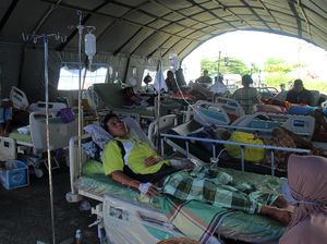 Korban Gempa Mamuju Sulbar Dirawat di Tenda Darurat
