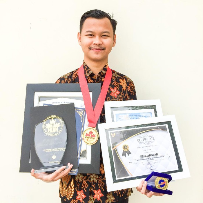 Mahasiswa Universitas Brawijaya (UB) Kediri meraih gold medal dan penghargaan platinum di 7 negara. Tujuh negara itu berada di Benua Eropa, Amerika dan Afrika.