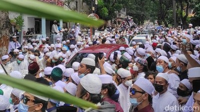 Momen Pelayat Membludak di Lokasi Pemakaman Habib Ali