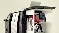 Nissan menggunakan basis mobil van Nissan NV350. Mobil ini dilengkapi dengan meja dan kursi kantor. Meja dan kursi kerja itu bisa ditarik dari pintu bagasi belakang sehingga mampu menyediakan ruang kerja terbuka. Meja dan kursi kerja bisa disimpan ke dalam mobil ketika dibutuhkan. Foto: Nissan