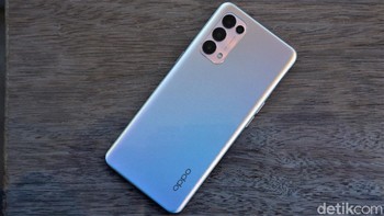 Oppo Reno5 ditenagai Snapdragon 720G yang diracik dengan RAM 8 GB. Memori internalnya 128 GB yang masih bisa ditambah dengan microSD berkapasitas hingga 256 GB. Foto: Adi Fida Rahman/detikINET