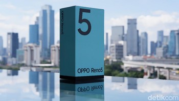 Oppo Reno5 membawa kemasan baru, berbeda dari pendahulunya. Foto: Adi Fida Rahman/detikINET
