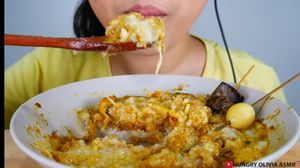 Penasaran Dengan Suara Makan Bubur Ayam, Wanita Ini Buat Video ASMR