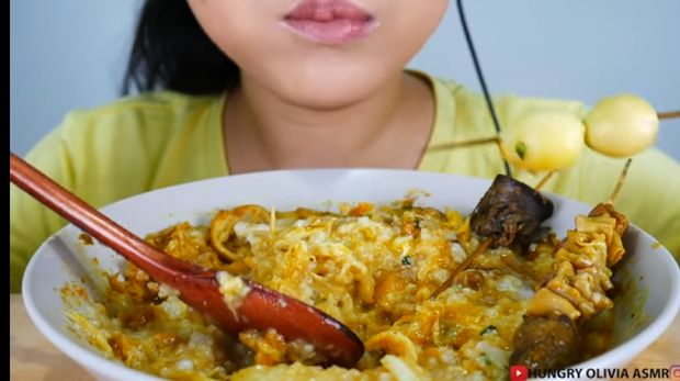 Penasaran Dengan Suara Makan Bubur Ayam, Wanita Ini Buat Video ASMR