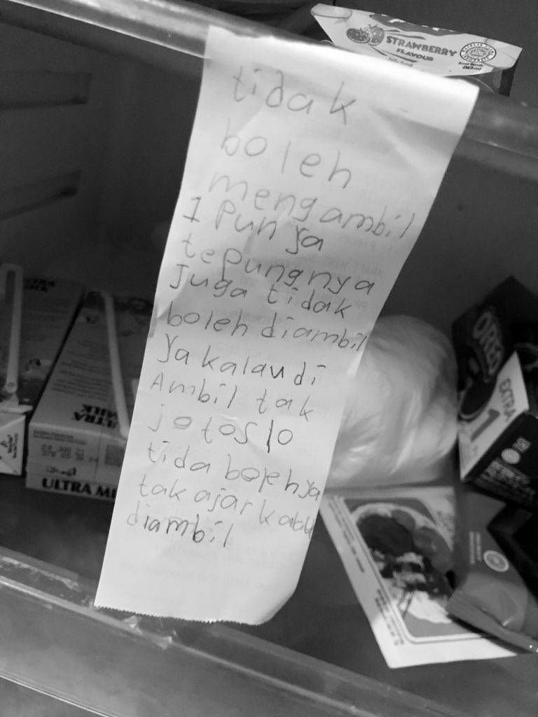 Penuh Ancaman, 5 Larangan Ambil Makanan Ini Malah Bikin Ngakak