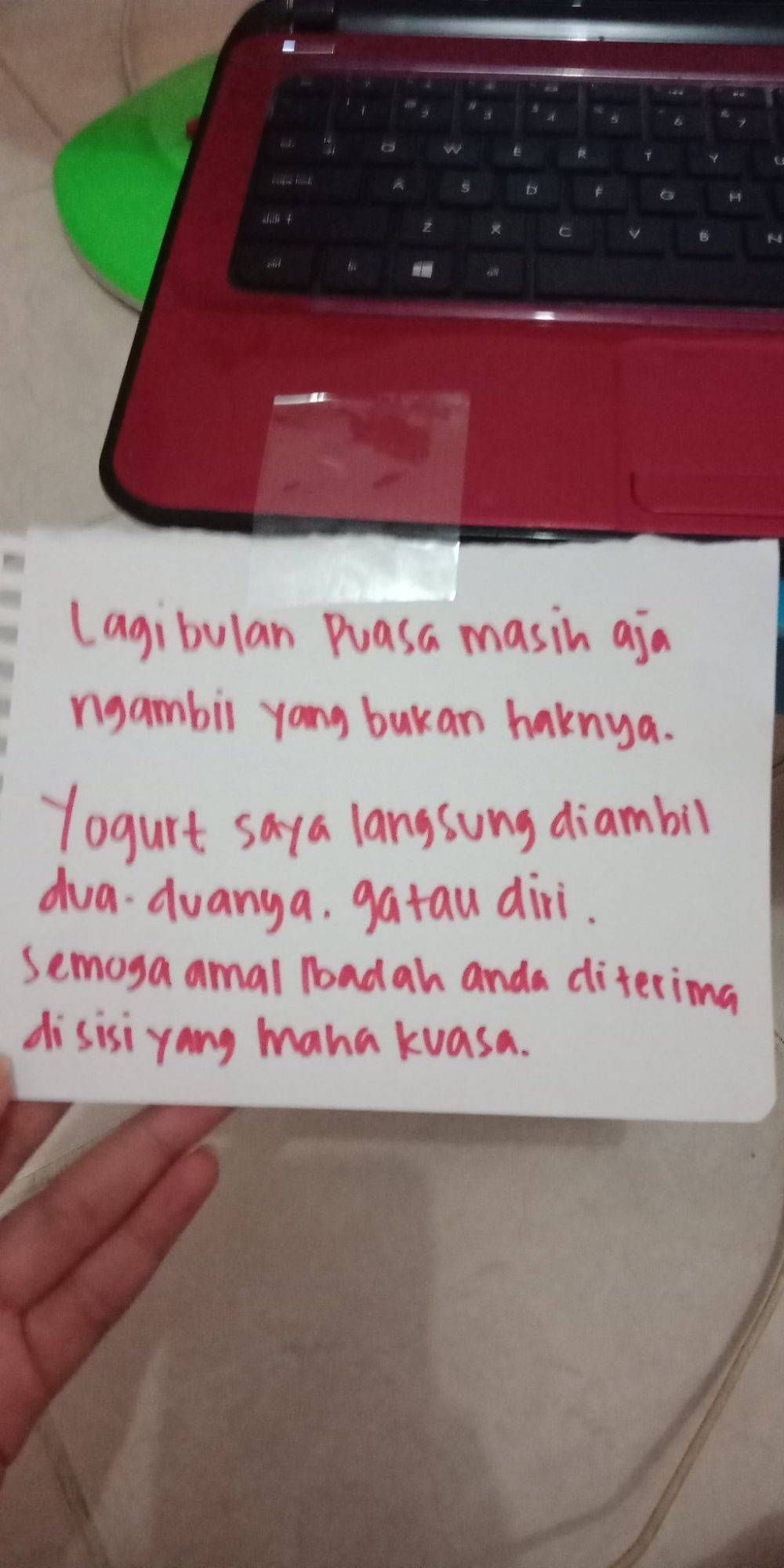 Penuh Ancaman, 5 Larangan Ambil Makanan Ini Malah Bikin Ngakak