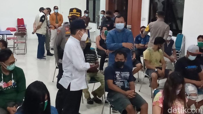 Razia PPKM di Pati, Jawa Tengah, Jumat (15/1/2021) malam.