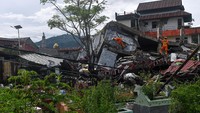 Sebelumnya, gempa ini terjadi pada, Kamis (14/1/2021) pukul 13.35.49 WIB dengan magnitudo 5,9 yang mengguncang Majene, Sulawesi Barat.