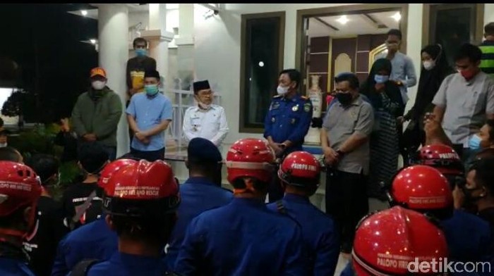 Walkot Palpo kirim 20 damkar-tenaga medis ke Sulbar (Riyas/detikcom)