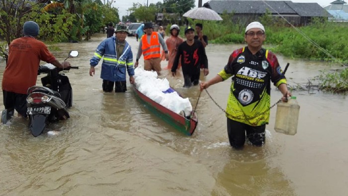 Warga Banjarmasin terjebak banjir. (M Risanta/detikcom)
