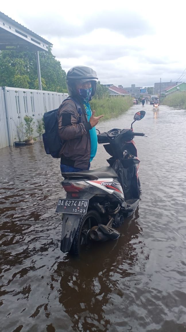 Warga Banjarmasin terjebak banjir. (M Risanta/detikcom)