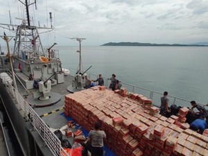 Angkut Bantuan Korban Gempa, 3 Kapal Perang TNI AL Tiba di Mamuju