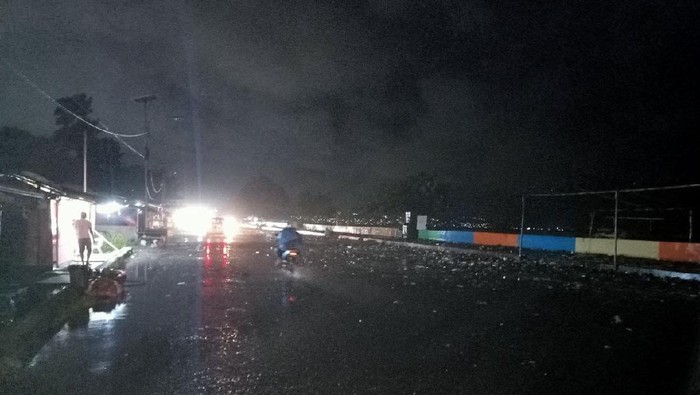 Banjir Gelombang Laut Pasang di Manado