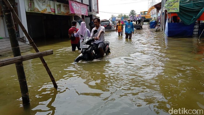 Banjir Mulai Surut, Warga Lamongan Mulai Diserang Gatal hingga Flu