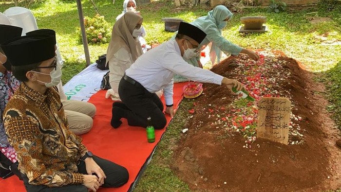 Meninggalnya Syekh Ali Jaber menyisakan duka mendalam bagi banyak orang. Termasuk Bupati Banyuwangi Abdullah Azwar Anas.