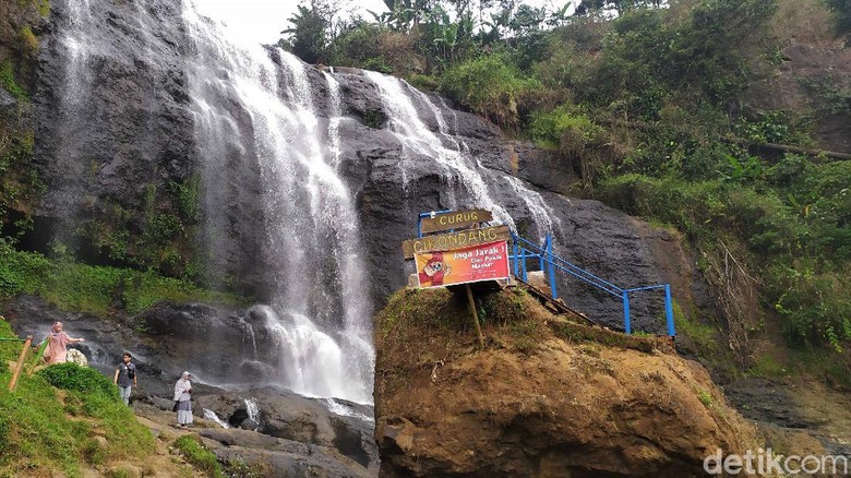 Curug Cikondang, Little Niagara Cianjur Curug Cikondang yang berada di Kabupaten Cianjur ini bak air terjun Niagara. Tak heran kawasan ini jadi salah satu destinasi wisata andalan di Cianjur.