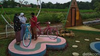 Kedai Sakowes juga menyuguhkan pemandangan yang keren, pengunjung bisa melihat Gunung Ciremai Foto: Sudirman Wamad