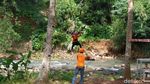 Foto Uji Nyali Seru di Ciamis, Naik Flying Fox di Atas Sungai