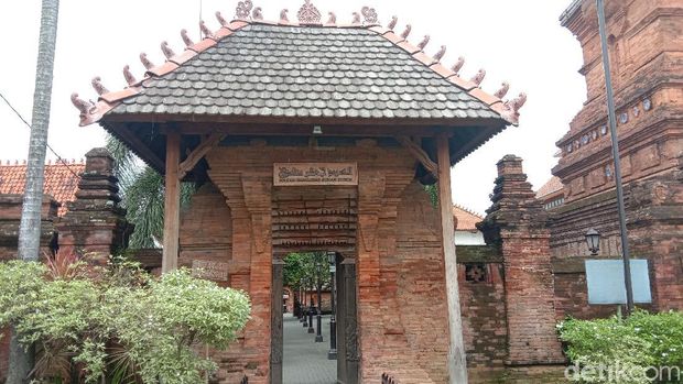 Gapura di Kompleks Menara Kudus