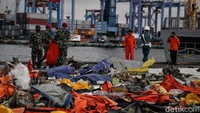 Terkait dengan penemuan Tim SAR gabungan, RIB Basarnas sendiri menyerahkan 9 kantong berisi bagian tubuh dan 1 kantong serpihan pesawat. Untuk hari ini sudah tidak ada lagi kiriman temuan dari kapal lain.