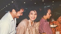 Farida Pasha terjun ke dunia akting sejak tahun 1977 lewat film Guna-Guna Istri Muda bersama Roy Marten, Rina Hassim, dan Aedy Moward.  Foto: Ify Alyssa/ Instagram