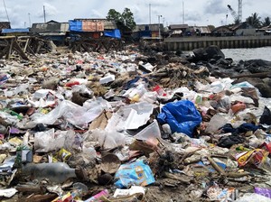 Butuh Ratusan Truk untuk Angkut Sampah di Pantai Labuan Pandeglang