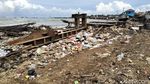 Jorok! Sampah Menumpuk di Sepanjang Pantai Labuan Banten