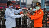 Komponen cockpit voice recorder (CVR) black box Sriwijaya Air SJ182 diserahkan ke KNKT, Jakarta, Minggu (15/1/2020). 