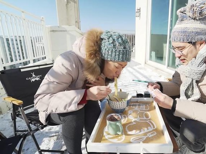 Makan Indomie di Tengah Salju Korea dengan Suhu -14 Derajat Celcius