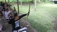 Jemparingan merupakan olahraga panahan tradisional di Yogyakarta. Olahraga ini diketahui telah berumur ratusan tahun.