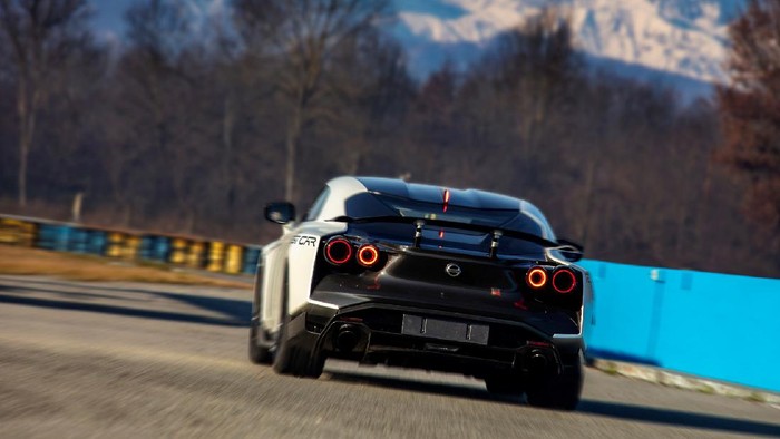 Nissan berkolaborasi dengan perusahaan desain otomotif asal Italia, Italdesign, dalam mengembangkan mobil sport ganas, Nissan GT-R50.