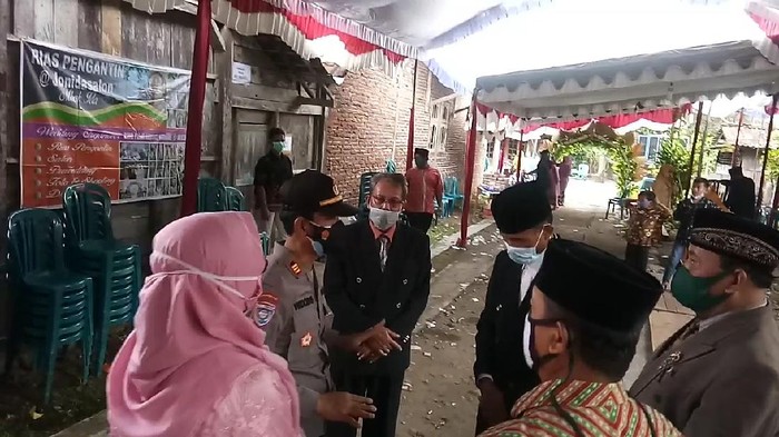 Pesta nikah di Kecamatan Widodaren dibubarkan Satgas COVID-19.