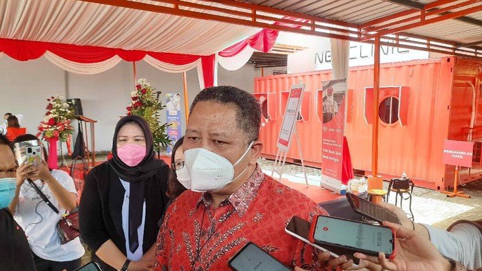 Plt Wali Kota Surabaya Whisnu Sakti.